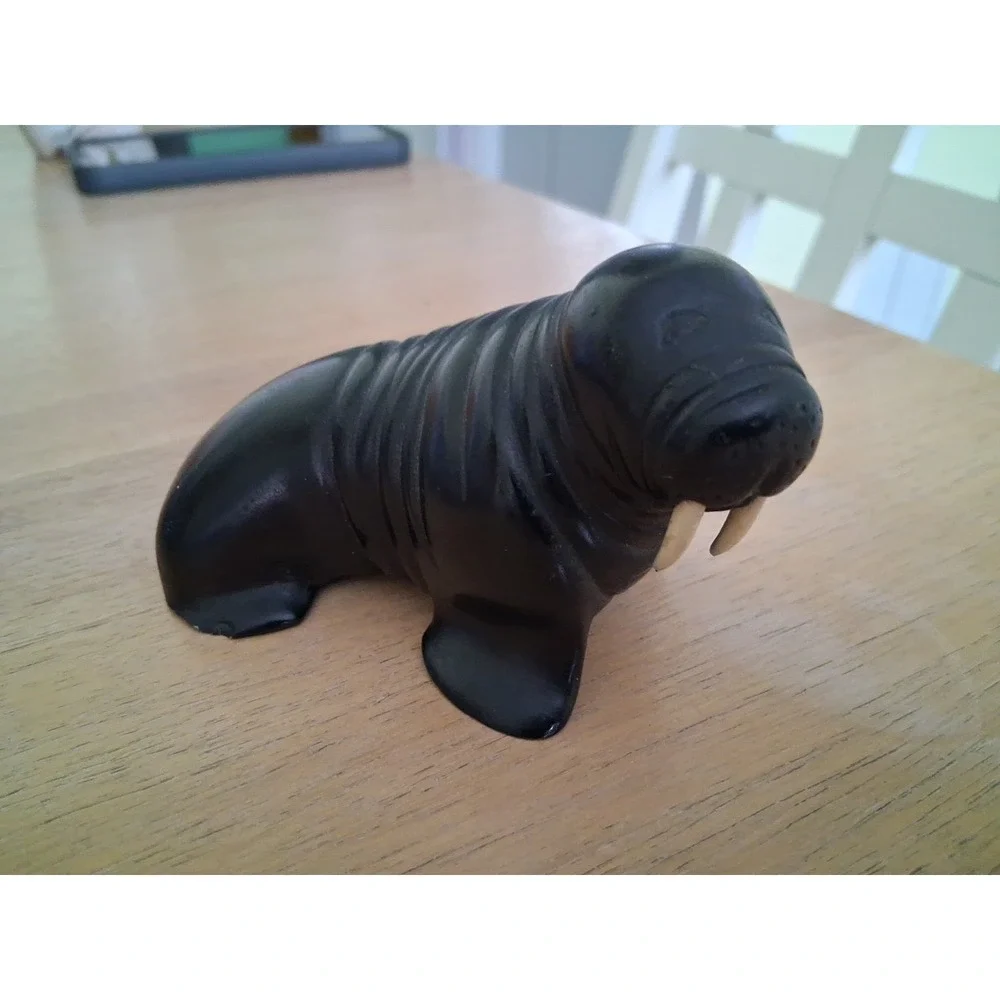 Boma Walrus Figurine. Black.